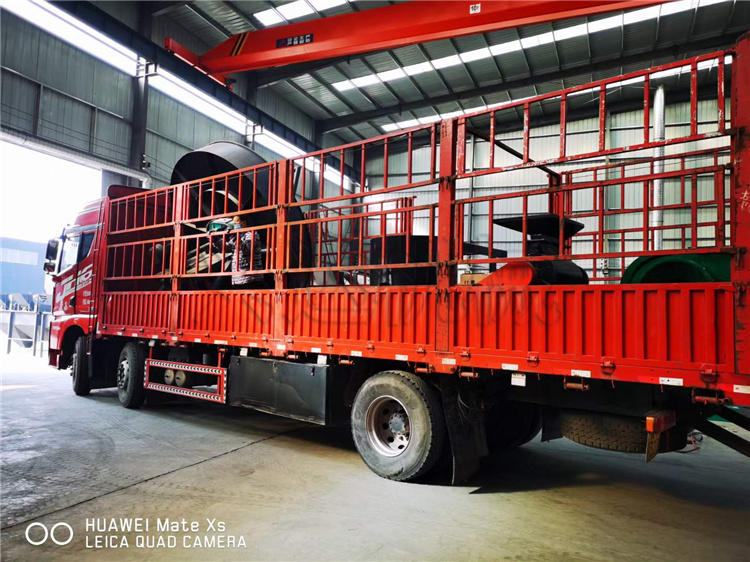 安徽5萬噸顆粒有機肥生產(chǎn)線最后一車發(fā)貨現(xiàn)場