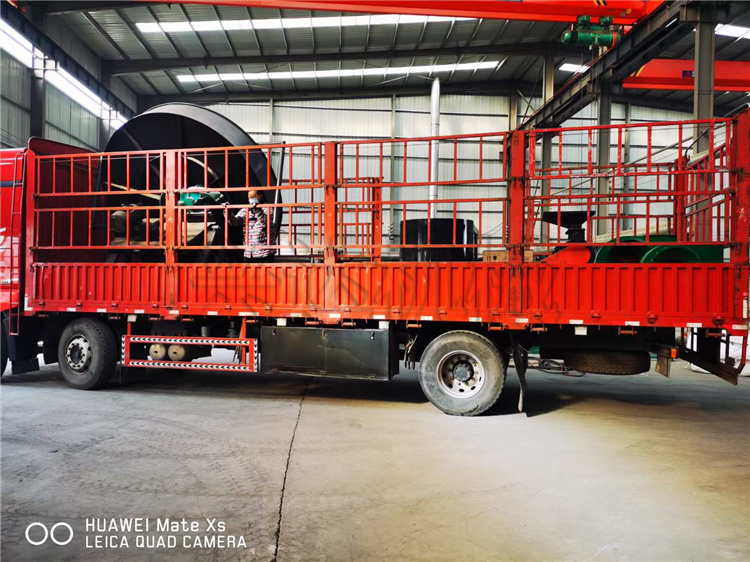 安徽5萬噸顆粒有機肥生產(chǎn)線最后一車發(fā)貨現(xiàn)場