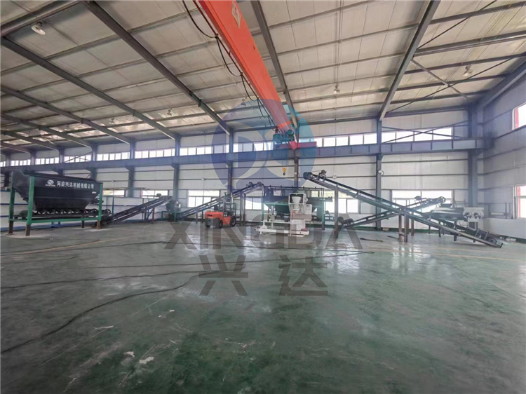 遼寧客戶年產(chǎn)2萬噸粉狀生物有機肥生產(chǎn)線 安裝調(diào)試現(xiàn)場