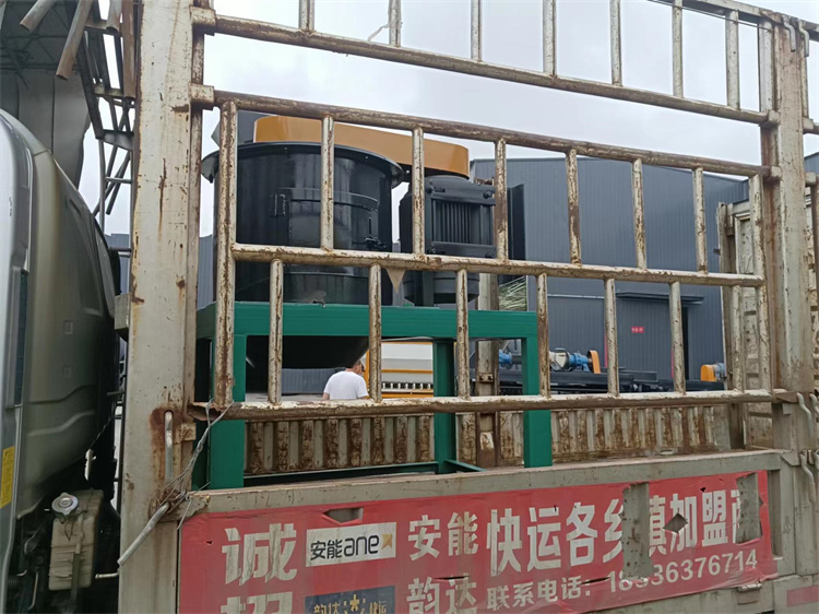 有機肥立式60粉碎機發貨現場