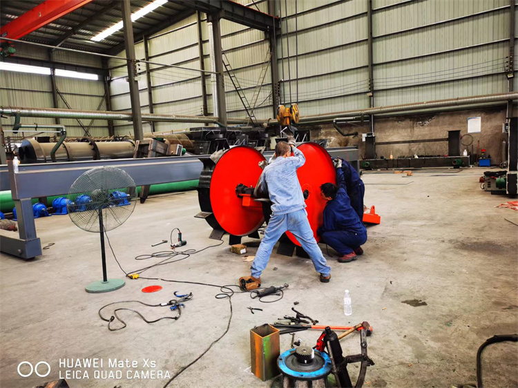 湖南衡陽客戶15米液壓輪盤翻拋發貨現場