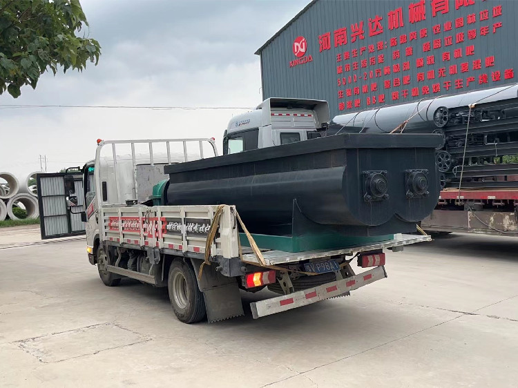 有機肥1.2米雙軸攪拌機發貨現場