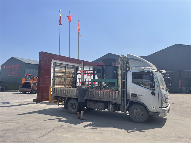 有機肥立式粉碎機發貨現場