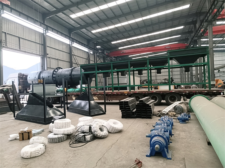 黑龍江客戶年產(chǎn)5萬噸顆粒有機肥生產(chǎn)線第八車發(fā)貨現(xiàn)場