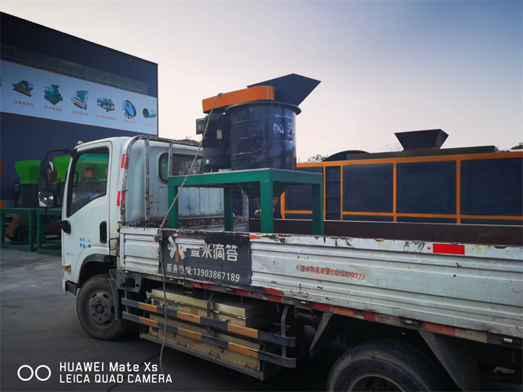 有機肥立式60粉碎機發貨現場