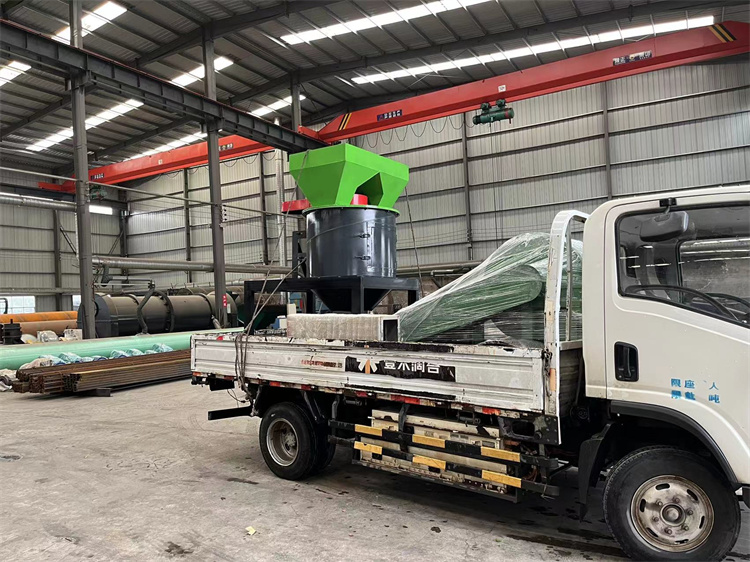 有機肥立式1米粉碎機發貨現場