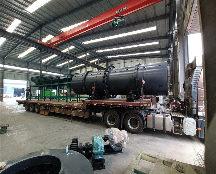 四川年產2萬噸顆粒有機肥設備裝車發貨