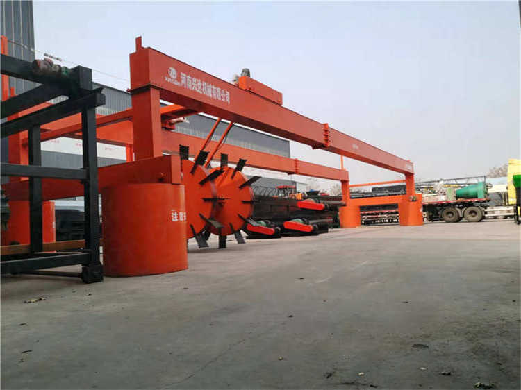 輪盤(pán)翻拋機(jī)快速發(fā)酵升溫,對(duì)物料進(jìn)行翻堆破碎混合