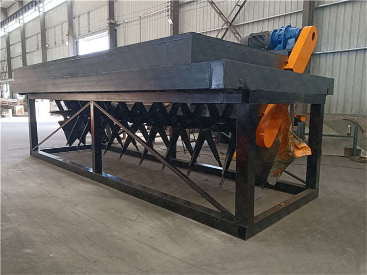 牛羊糞便發(fā)酵腐熟有機(jī)肥設(shè)備,槽式翻拋機(jī)