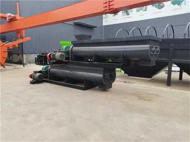 黏土污泥臥式雙軸攪拌機(jī)生產(chǎn)完畢,有機(jī)肥設(shè)備