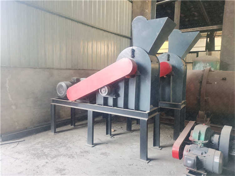 適用于牛羊糞便、發(fā)酵酒糟設(shè)備,雙級粉碎機(jī)