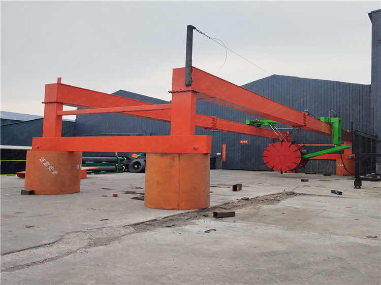 羊糞多功能大跨度輪盤翻拋機,糠醛渣豬糞液壓升降葉輪式翻耙機設備