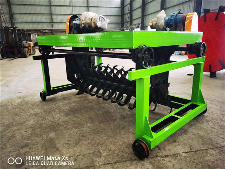 小型發酵槽式翻拋機,處理豬糞酒糟腐熟翻堆成有機肥,堆肥效率高