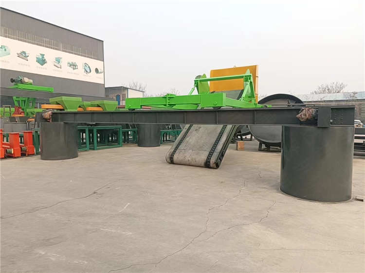 畜禽糞便翻堆機,發酵好氧設備有機肥鏈板翻拋機,槽式翻拋堆肥牛糞翻耙機