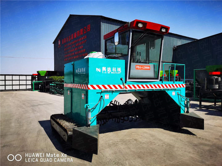 畜禽糞便加工處理設(shè)備,羊糞有機(jī)肥履帶翻拋機(jī),長(zhǎng)條式豬糞堆肥機(jī)