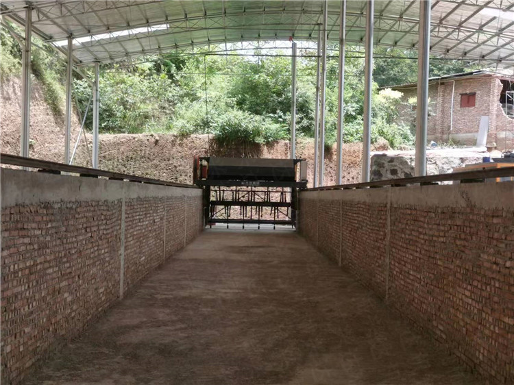 有機(jī)肥處理加工設(shè)備小型有機(jī)肥槽式翻拋機(jī) 牛糞豬糞深槽發(fā)酵翻堆機(jī)