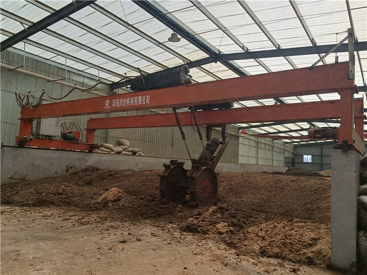 蔬菜爛葉羊糞發酵有機肥輪盤翻拋機 大跨度腐熟堆肥設備 糞便翻耙酒槽發酵深度翻堆機